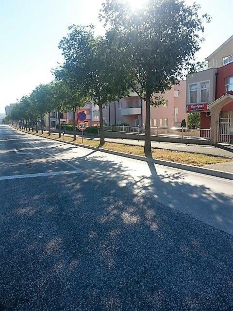 Apartment Smodlaka Dugopolje Bagian luar foto