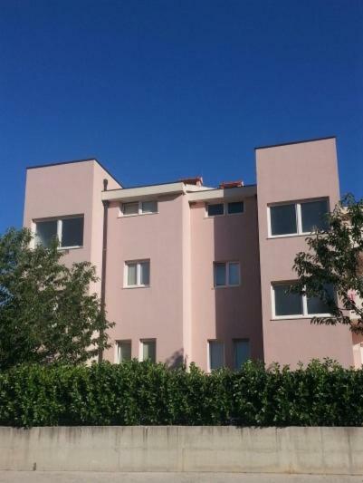 Apartment Smodlaka Dugopolje Bagian luar foto
